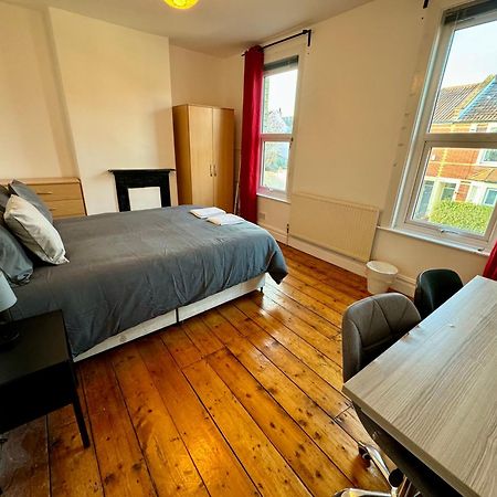 Delightful Room By Gloucester Road Bristol Esterno foto